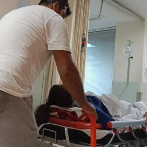 balkondan dusen genc kiz agir yaralandi 1huBHSuR