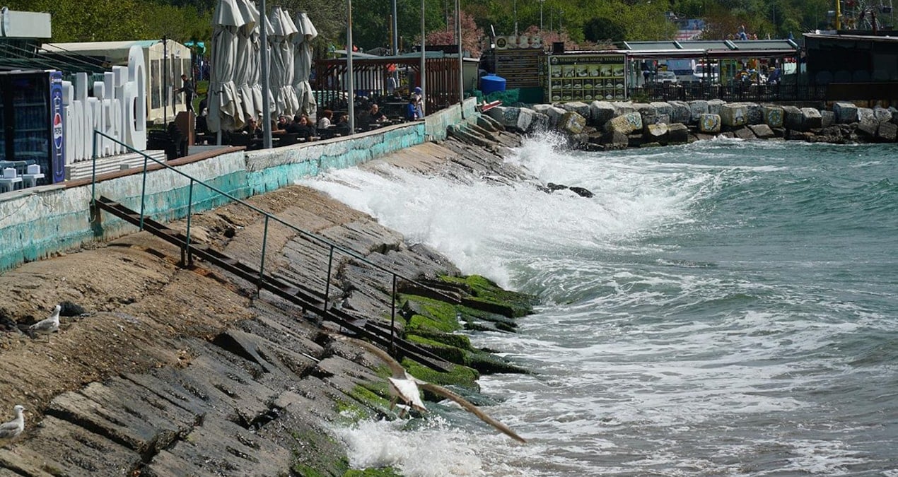 tekirdagda etkili olan poyraz deniz ulasimini olumsuz etkiliyor AjmXKZEL