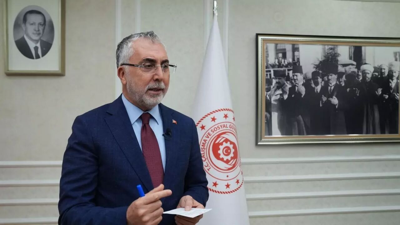 bakan isikhandan genclere mujde QginLlQt.webp