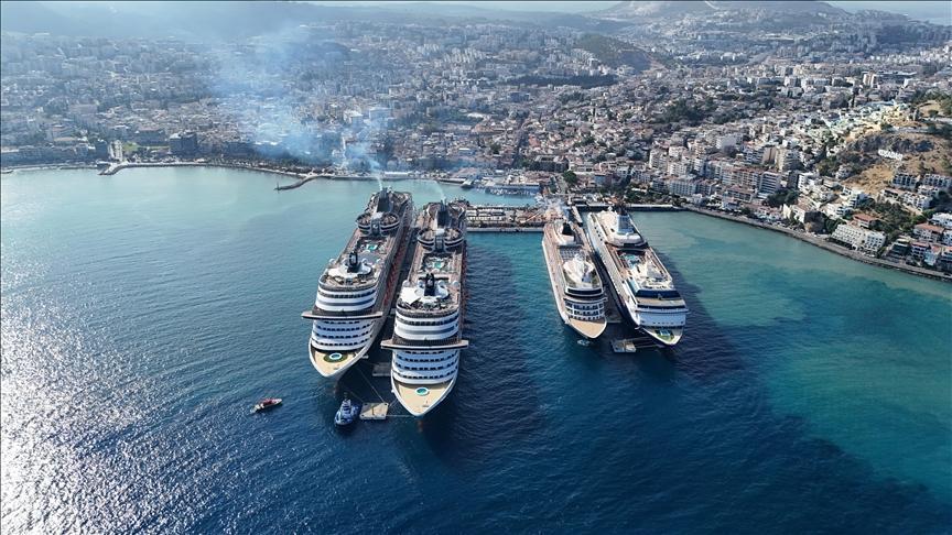 istanbulda kruvaziyer limanlarinda 410 binden fazla yolcu agirlandi FsMwWGsu
