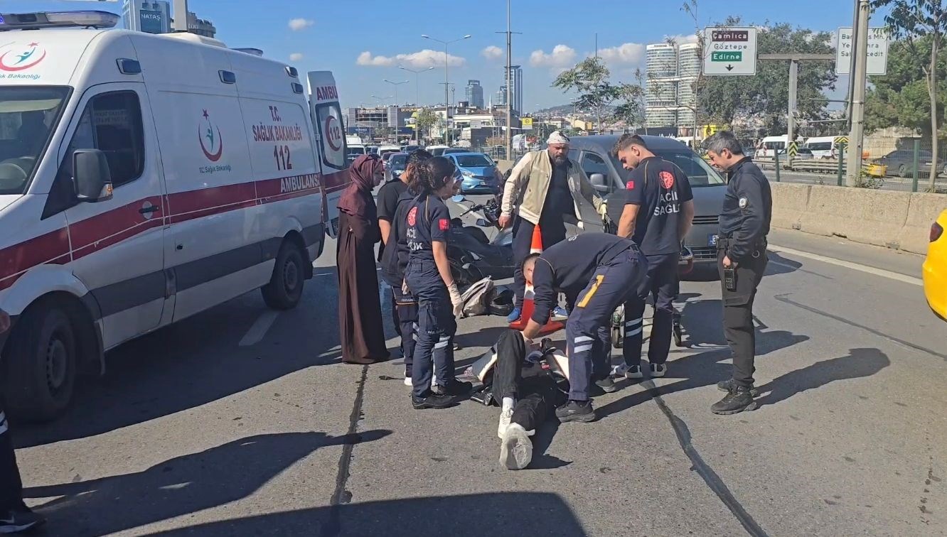 kadikoyde sapagi kaciran otomobil surucusu motosiklete carpti ELyG6Juh
