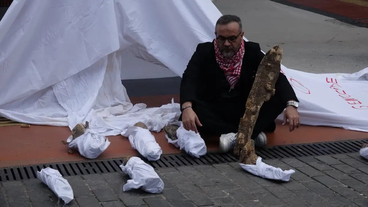 kemal saglamdan gazzeye dikkat cekme eylemi Xi3VUQDT