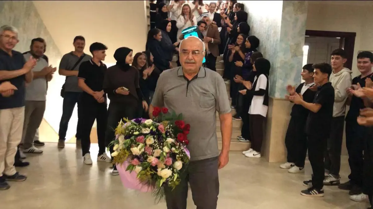 nazillide 40 yil meslek dersi ogretmenligi yapan ogretmen emekli oldu 5Ms9fsVp