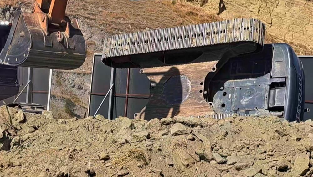 sokede is makinesi devrildi bir yarali wXraKBZx.jpg