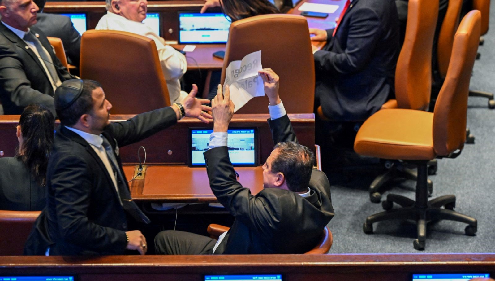 trump konusuyordu israil meclisinde filistini taniyin pankarti acildi mn9RkwSG.jpg