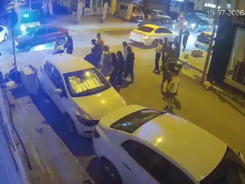 Trafik polisinin onunde motosiklet ile otomobil carpisti 2CSTfE22