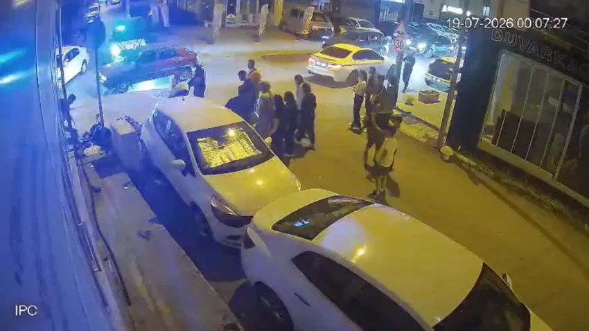 Trafik polisinin onunde motosiklet ile otomobil carpisti 2CSTfE22